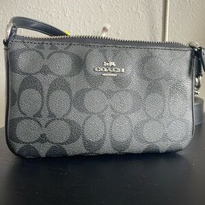 AUTHENTIC COACH PURSE 🎁